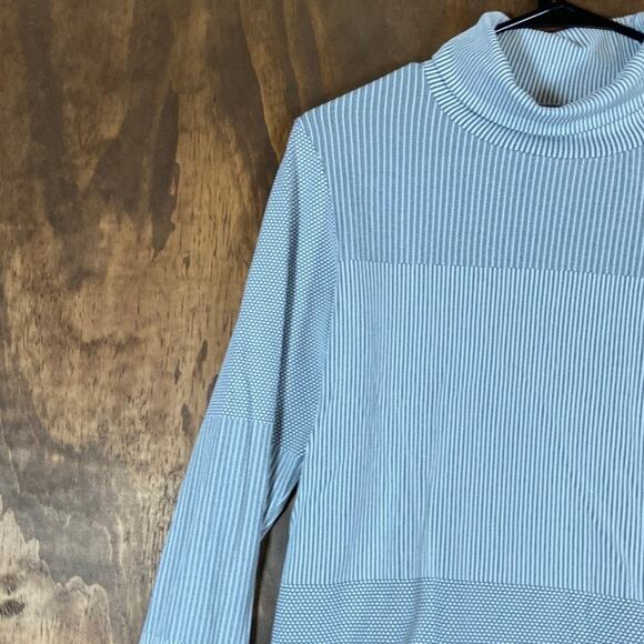 Athleta Womens Shirt White Flurry Base Layer Striped Turtleneck Stretch Medium - Picture 4 of 11